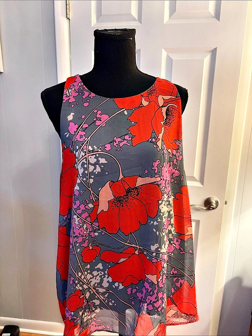 Banana Republic Red Floral Poppies Sleeveless Blouse Gray Pink Chiffon Top Large